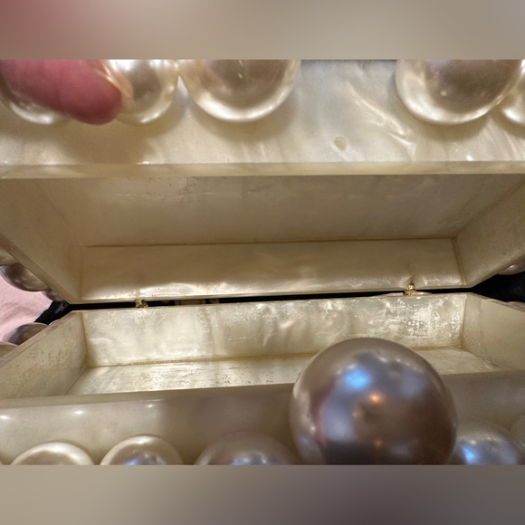 Cult gaia eos clutch “ defect”